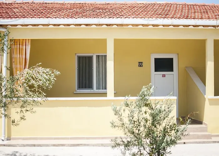 מלון דירות Mali 2*